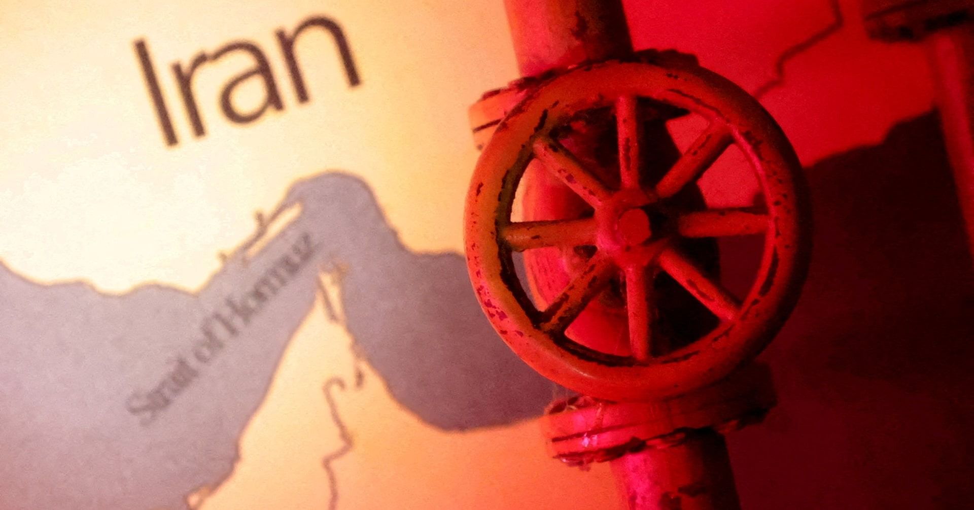 Petrol atardamarı risk altında: ABD–İran çatışması nereye gidiyor?