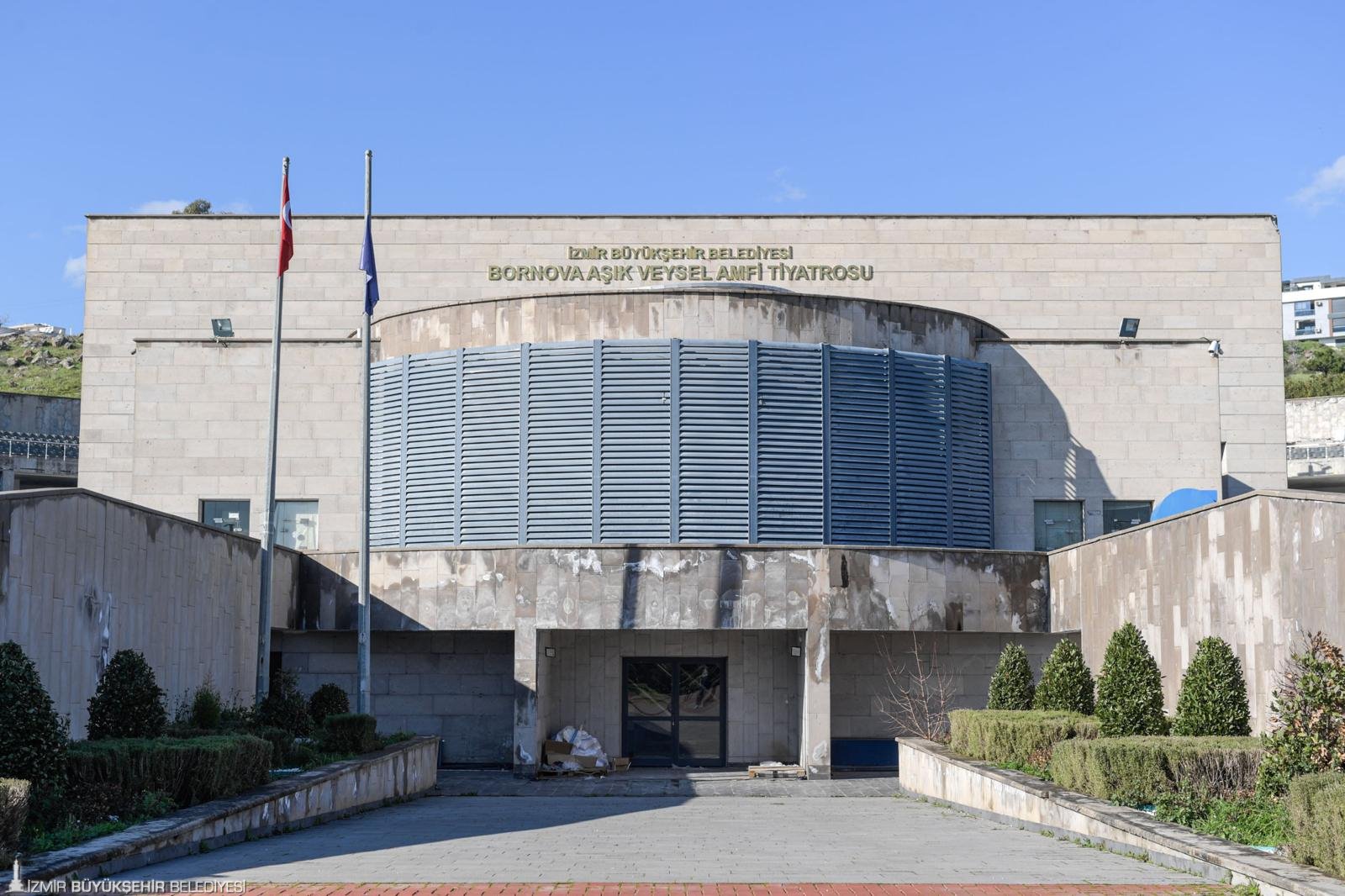 Bornova Aşık Veysel Amfi Tiyatro yeni sezona yenilenerek giriyor