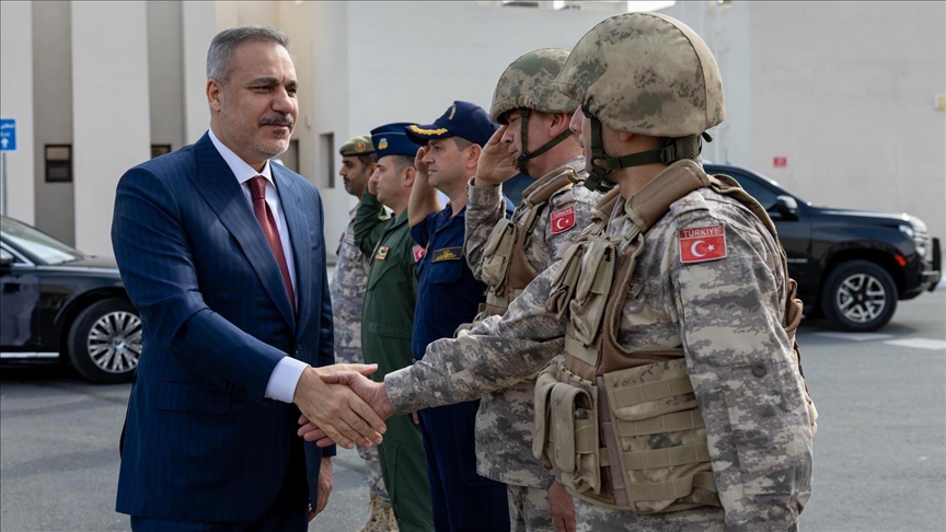 Dışişleri Bakanı Hakan Fidan, Katar Emiri Al Thani ile bir araya geldi