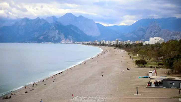 Antalya'da bayram öncesi sahil keyfi