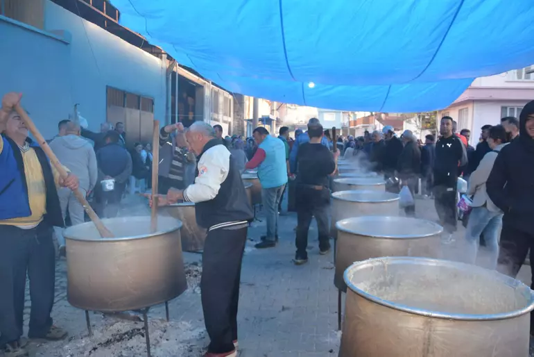 Aydın'da geleneksel keşkek hayrı 20 bin kişiye ulaştı