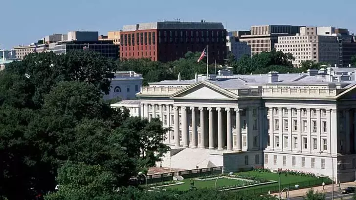 ABD, İran petrolünün satışına geçici olarak izin verdi