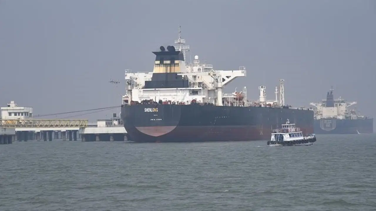 İran Devrim Muhafızları: 'Hürmüz Boğazı kapalıdır, her türlü gemi geçişi sert karşılık bulacaktır'