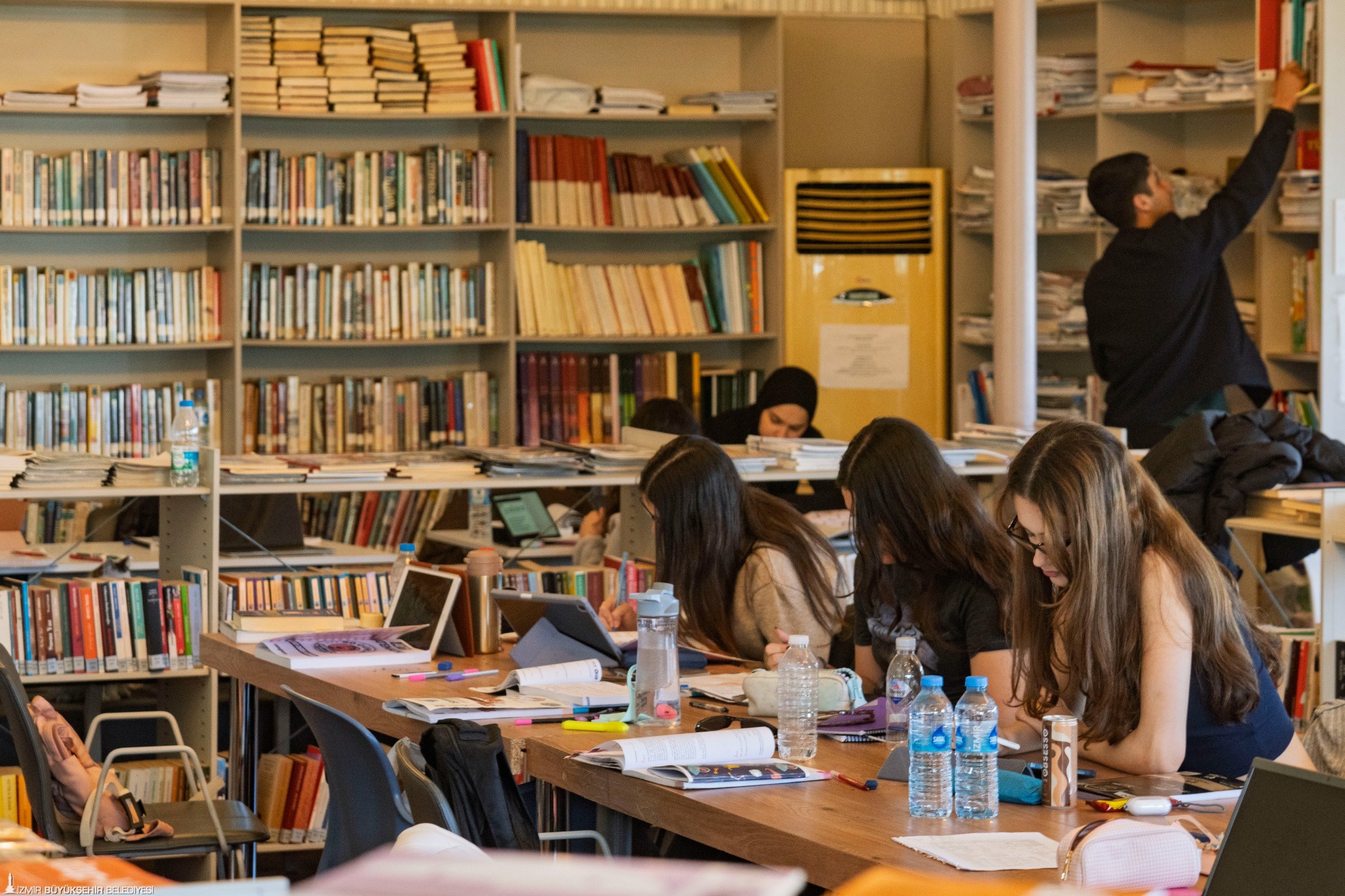 İzmir’in kütüphaneleri gençlere “iyi geldi”
