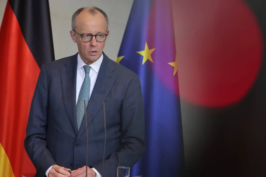 Merz’in popülaritesi dip seviyelere geriledi