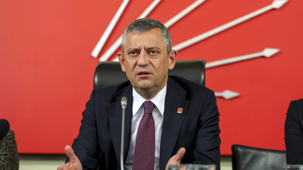 Özgür Özel'den ara seçim gündemli siyasi parti turu