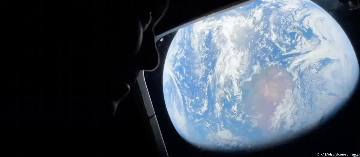 Artemis 2 misyonunun dört astronotu, Pazartesi günü Ay turunu tamamlayarak Dünya'ya dönüş yolculuğuna başladı.