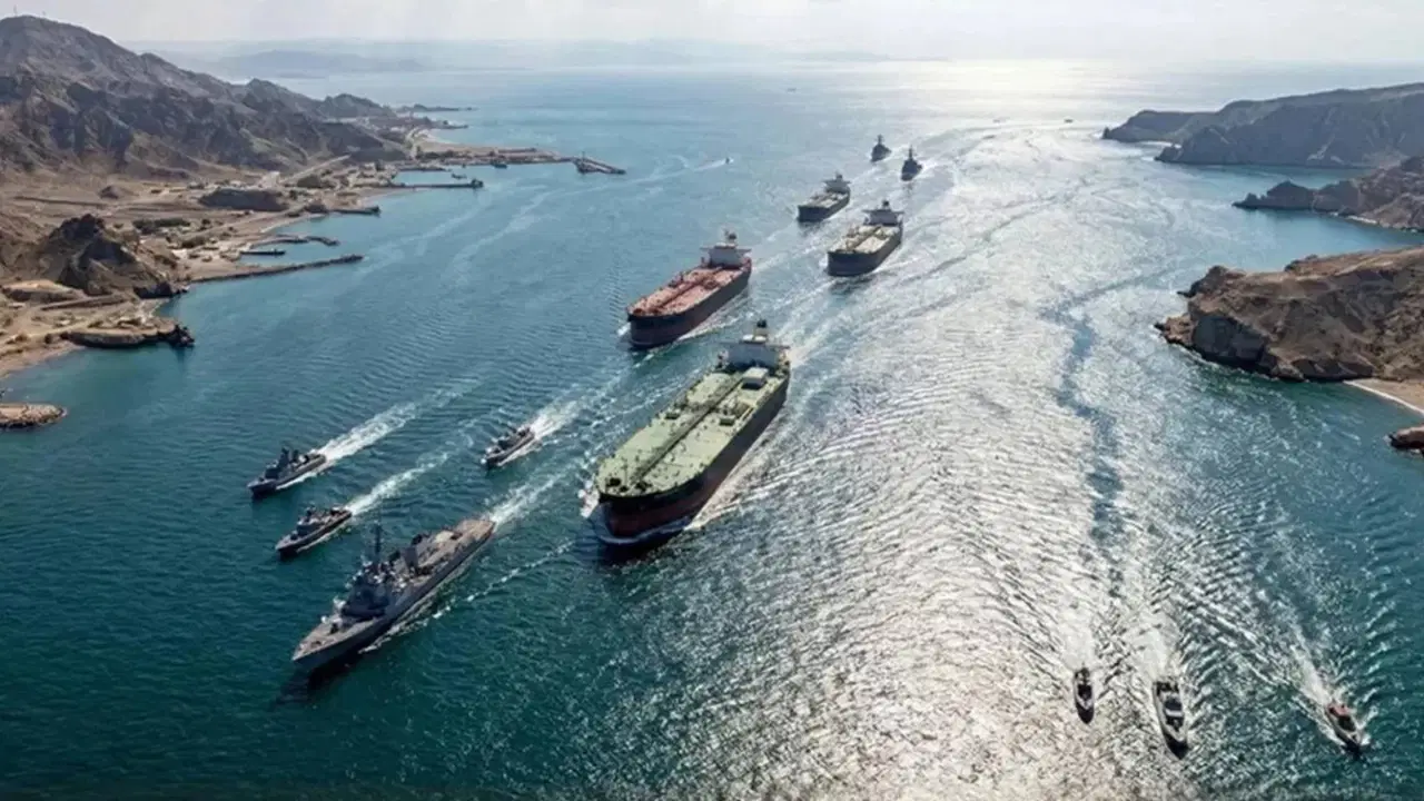 İsrail'in Lübnan'a saldırılarının ardından Hürmüz Boğazı'nda tanker trafiği durduruldu