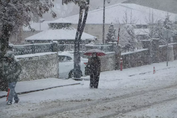 Karlıova’da kar yağışı