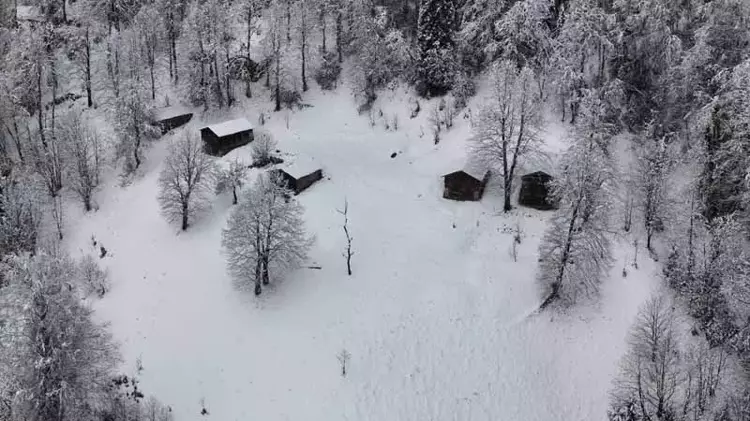 Ayder Yaylası'nda kar kalınlığı 20 santimetreye ulaştı