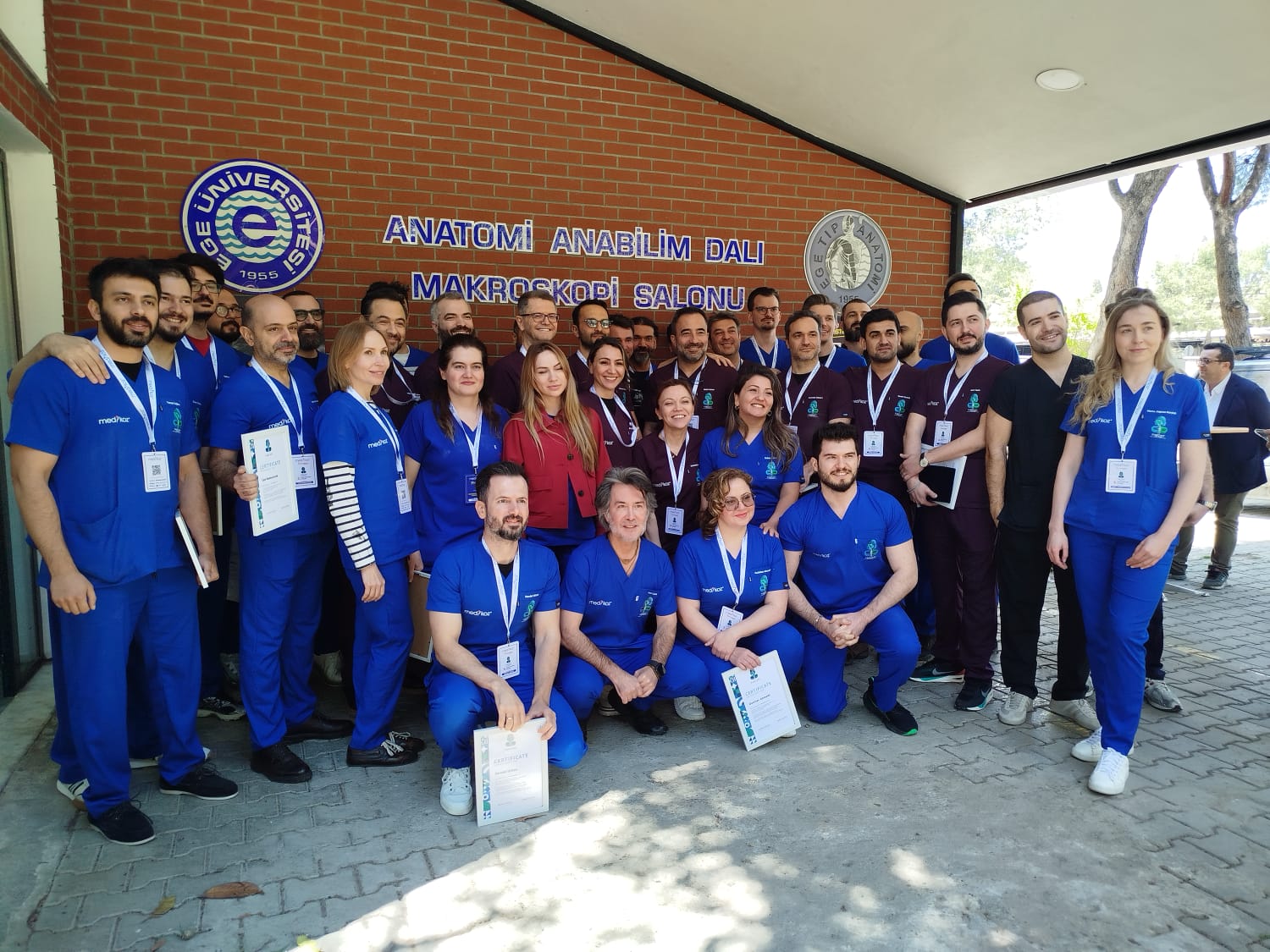 Ege Üniversitesi'nde, uzmanlara yönelik kadavra üzerinde Plastik Cerrahi uygulamaları içeren toplantı yapıldı