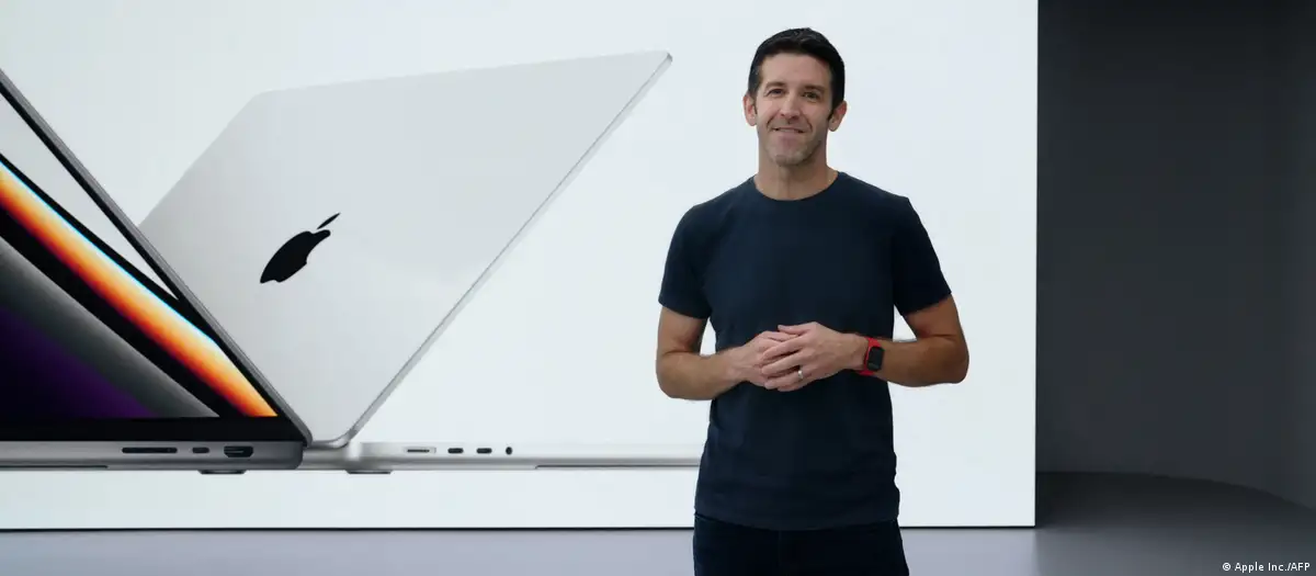 Apple'da Tim Cook devri bitiyor, yeni CEO John Ternus