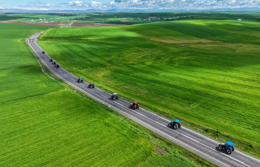 Diyarbakır'da traktör muayenesi çiftçinin ayağına gitti