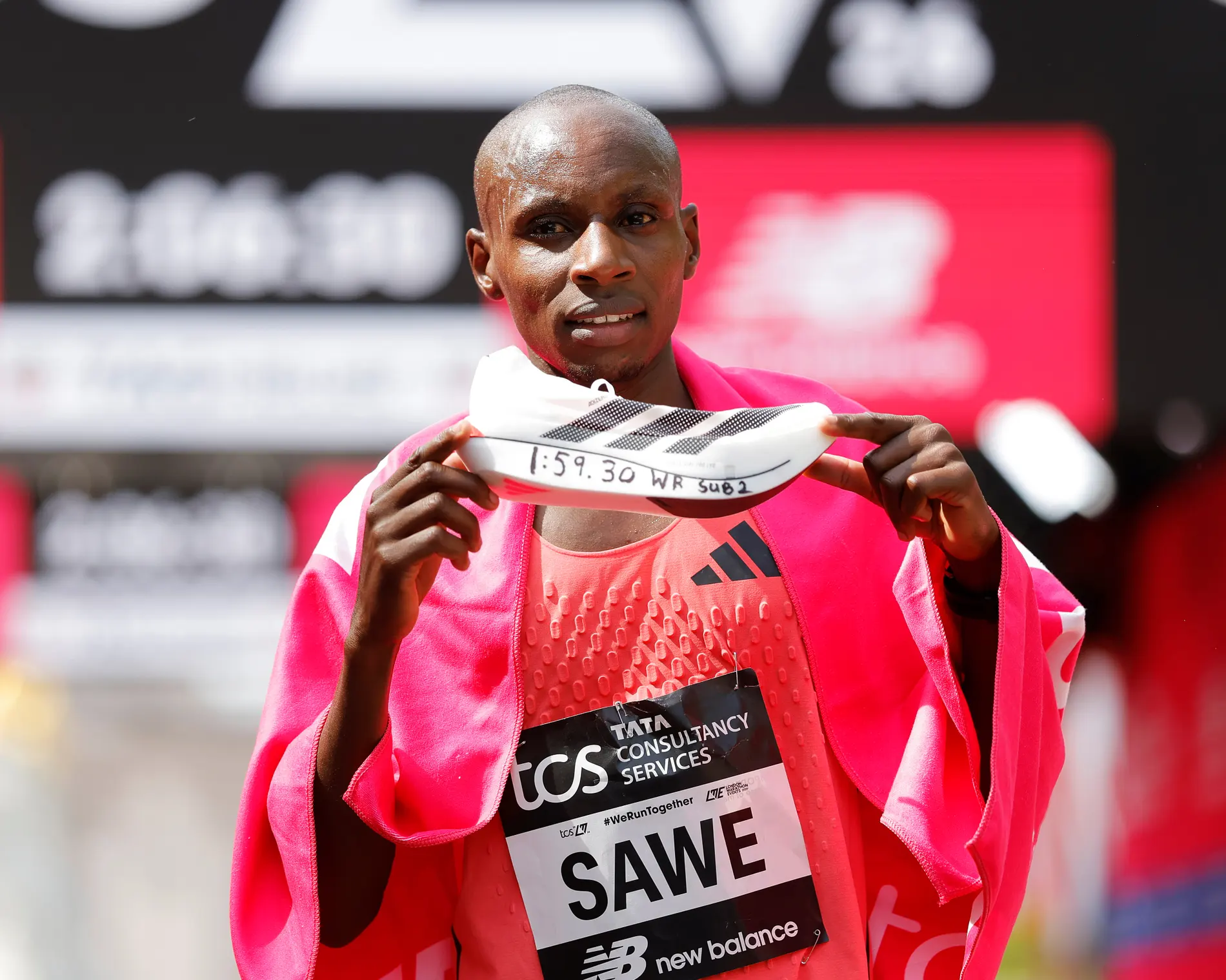 Sabastian Sawe, Londra Maratonu’nda iki saat bariyerini aşarak tarihe geçti