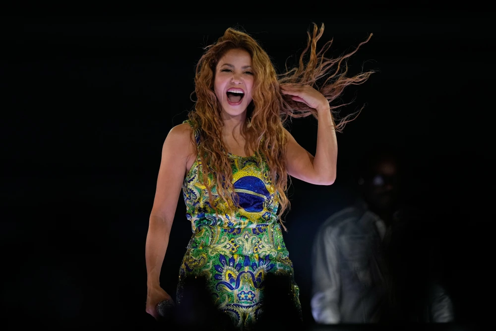 Shakira, Copacabana Beach’te verdiği ücretsiz konserle 2 milyon kişiyi büyüledi