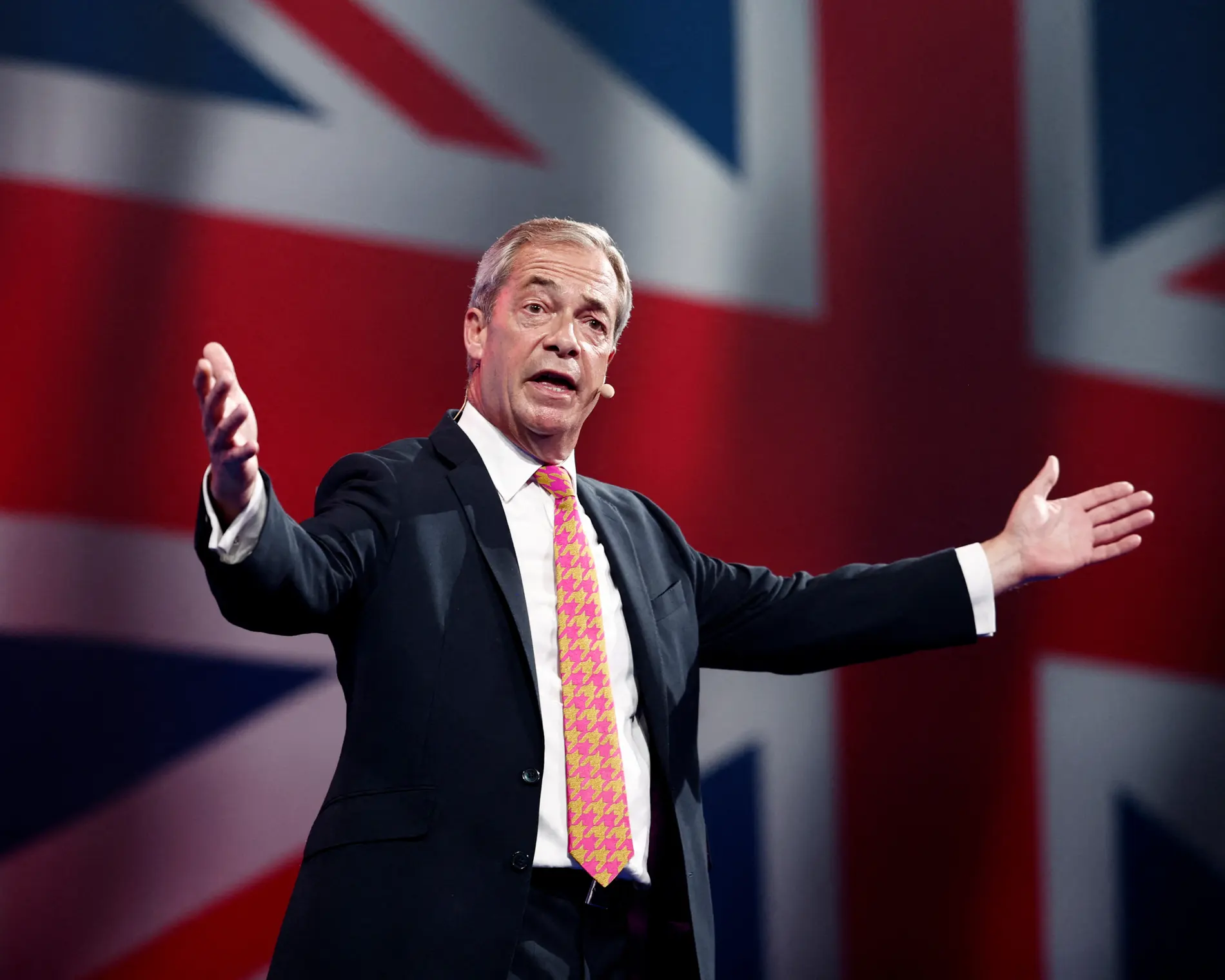 Nigel Farage’ın milletvekili seçildikten sonraki geliri 2 milyon sterline ulaştı