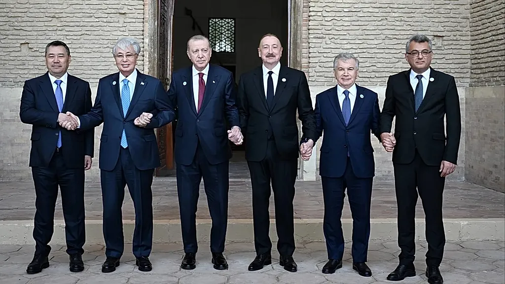 Türk liderler 'etkili jeopolitik güç merkezi' için birleşiyor