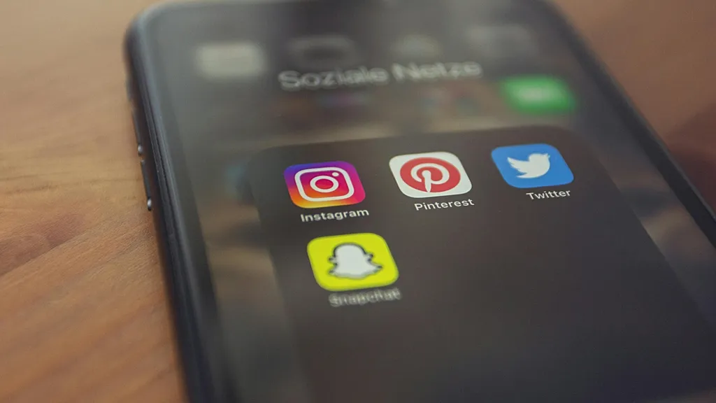 İngiliz polis şeflerinden internet uyarısı