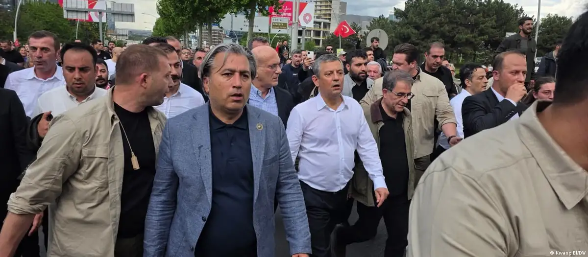 Özgür Özel'in tarihi Meclis yürüyüşü