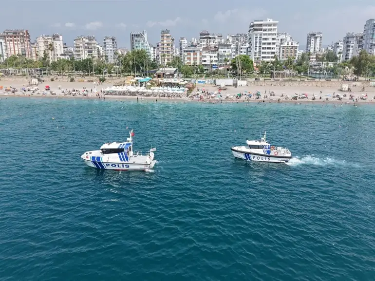 Antalya'da deniz polisi 24 saat görev başında