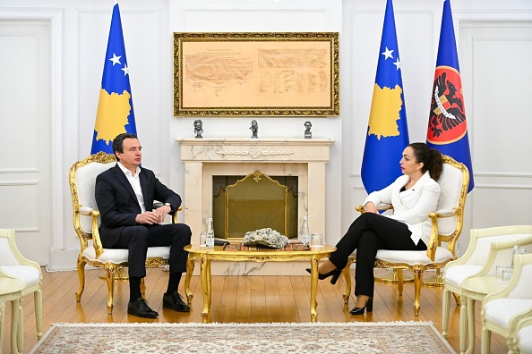 Brüksel, Kosova siyasi kriz içinde sandığa giderken süreci izliyor