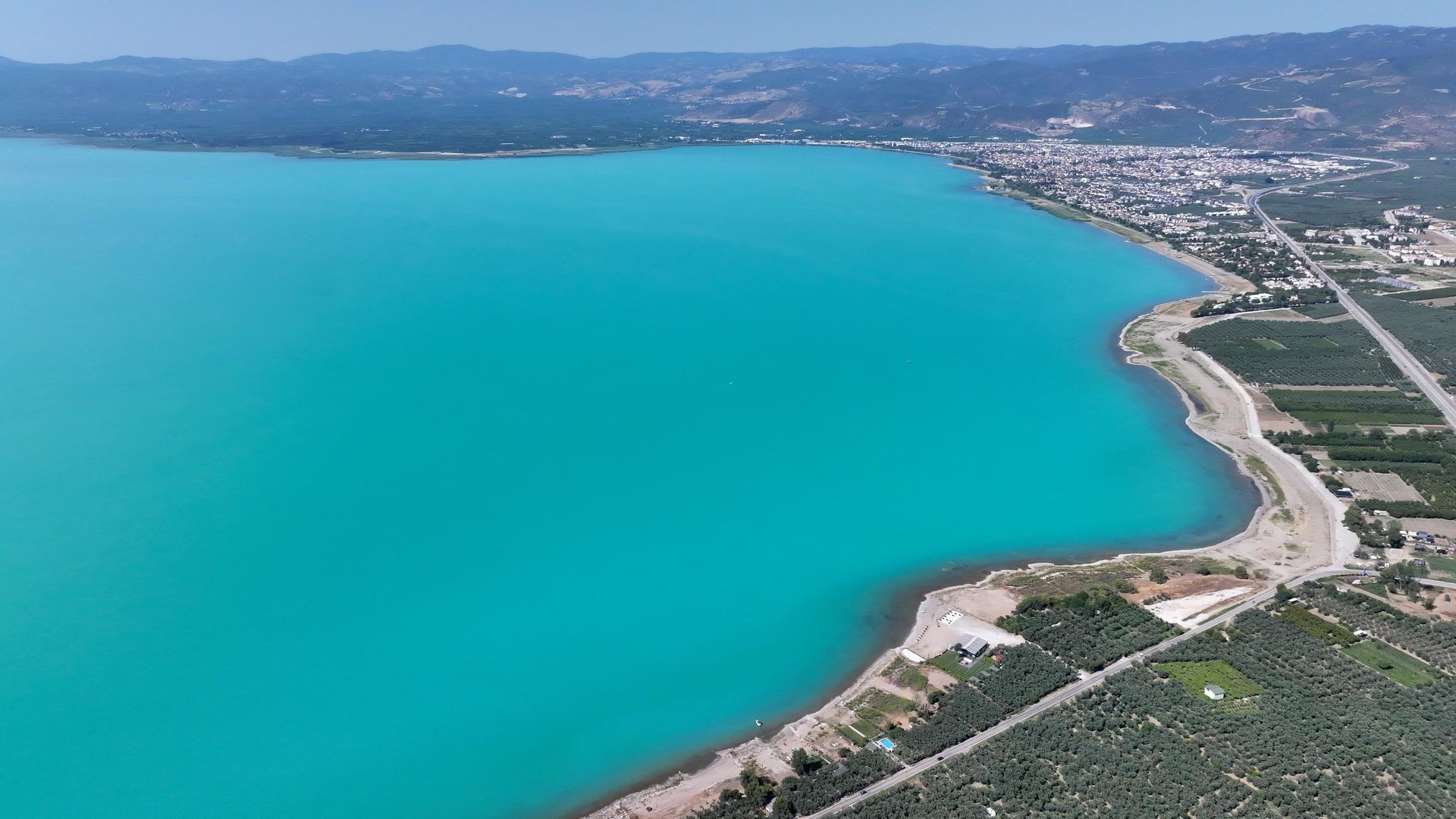 İznik Gölü Maldivler'e döndü