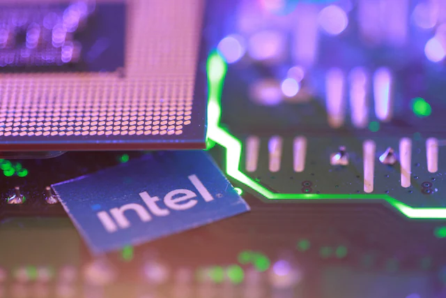 Intel, Güçlü Tahminlerle Yükseldi