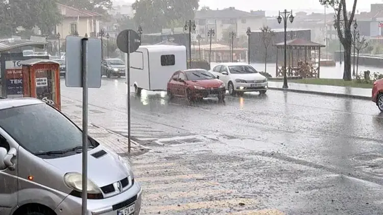 Tekirdağ'da sağanak etkili oldu